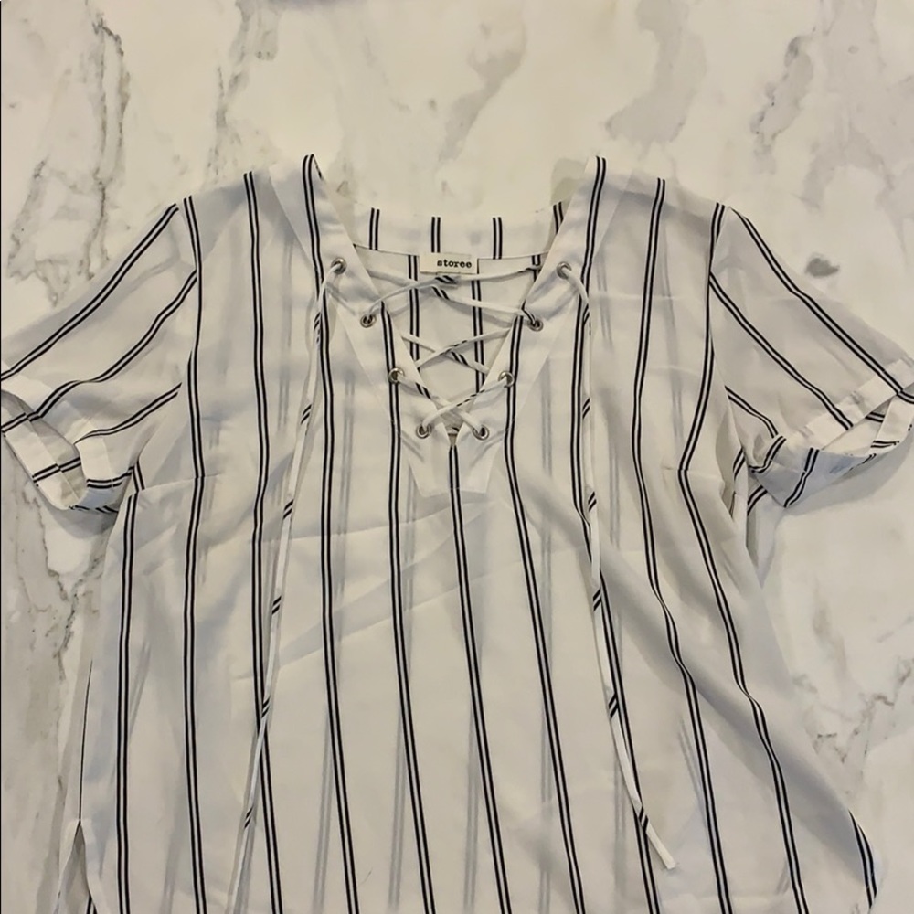 Storee White and black short sleeve shirt, Size S